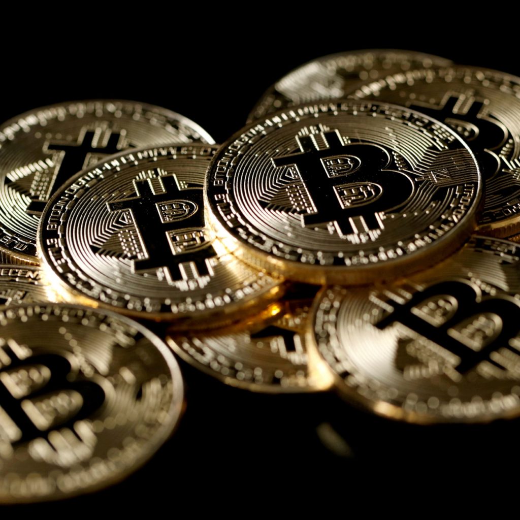 China vai reprimir atividades de mineração e negociação de bitcoin