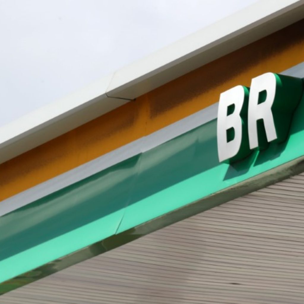 Petrobras protocola oferta de ações para vender totalidade da fatia na BR