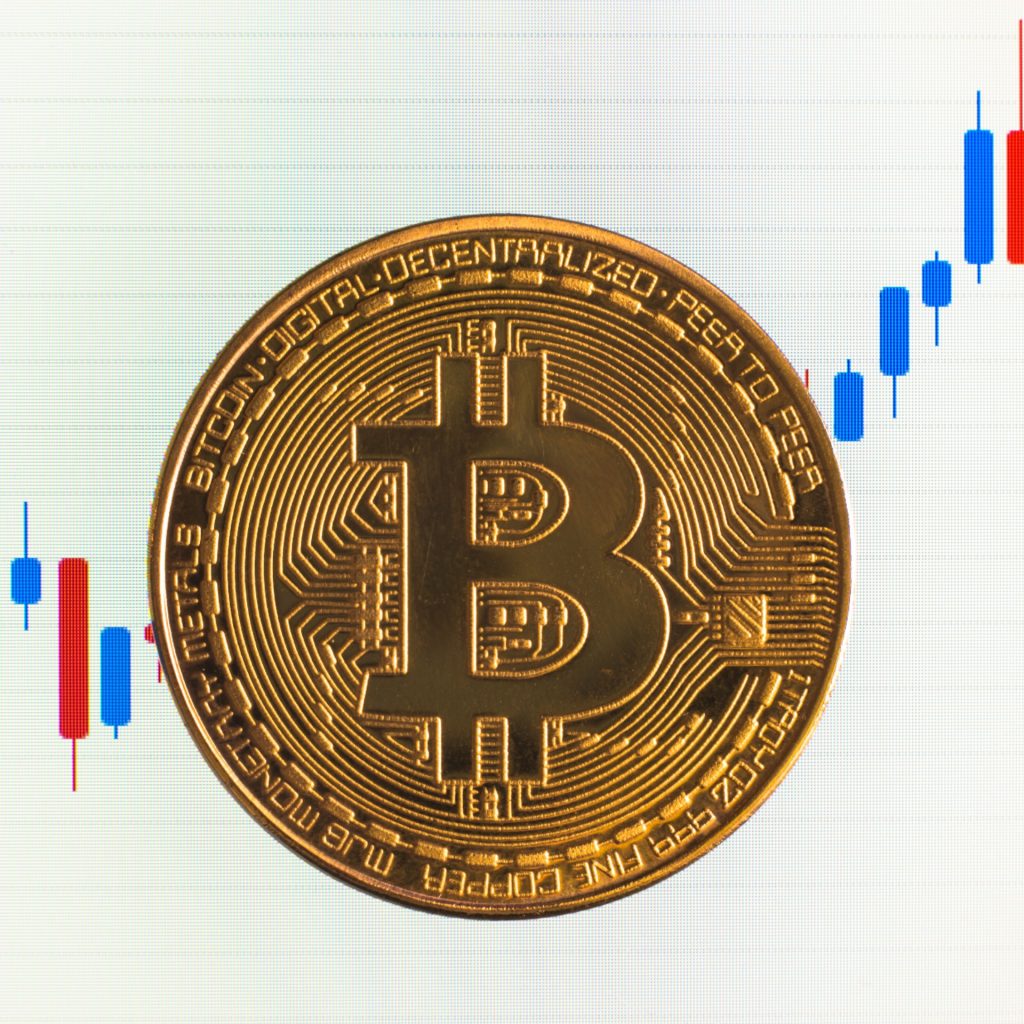 Bitcoin recua abaixo de US$ 30 mil pela primeira vez desde janeiro