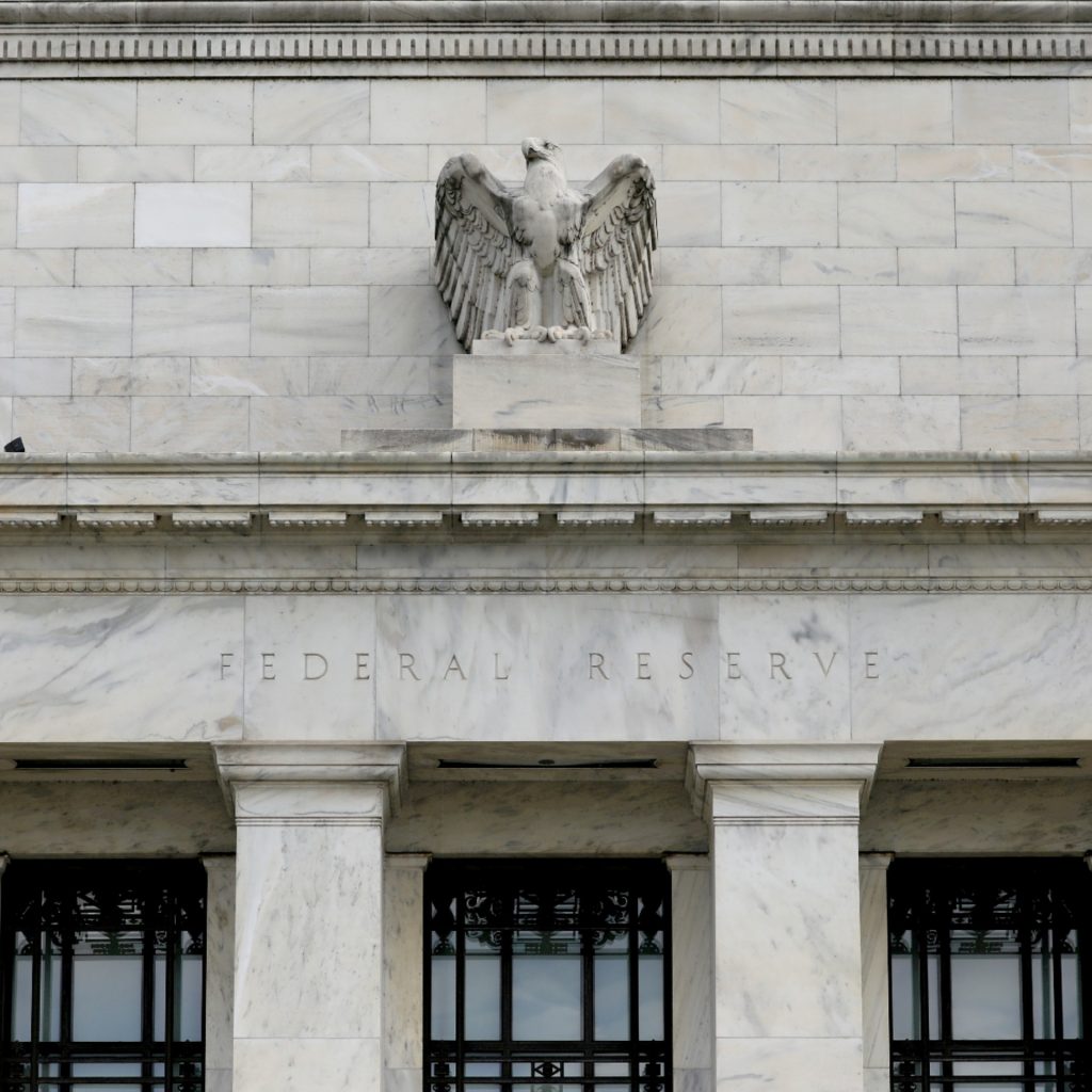 Fed se reúne em meio a aumento de casos da Covid-19 e temores com inflação