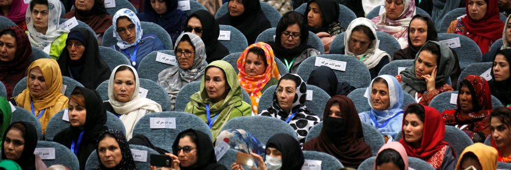 Mulheres afegãs adotam tom desafiador após volta do Taliban e afirmam que os tempos mudaram