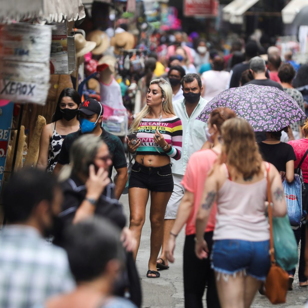 Confiança do consumidor no Brasil cai em agosto pela primeira vez em 5 meses
