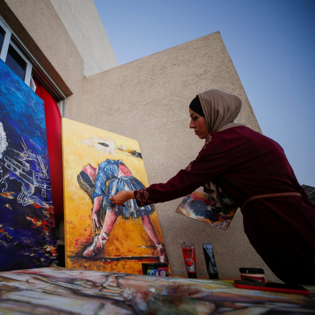 Artista de Gaza mistura beleza e dor em pinturas de bailarinas
