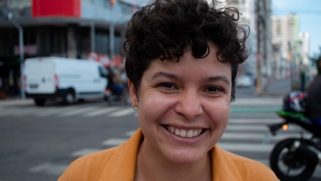 Conheça Ágnes Souza, a escritora de “Pouso”, livro de poesias com temática LGBTQIAP+