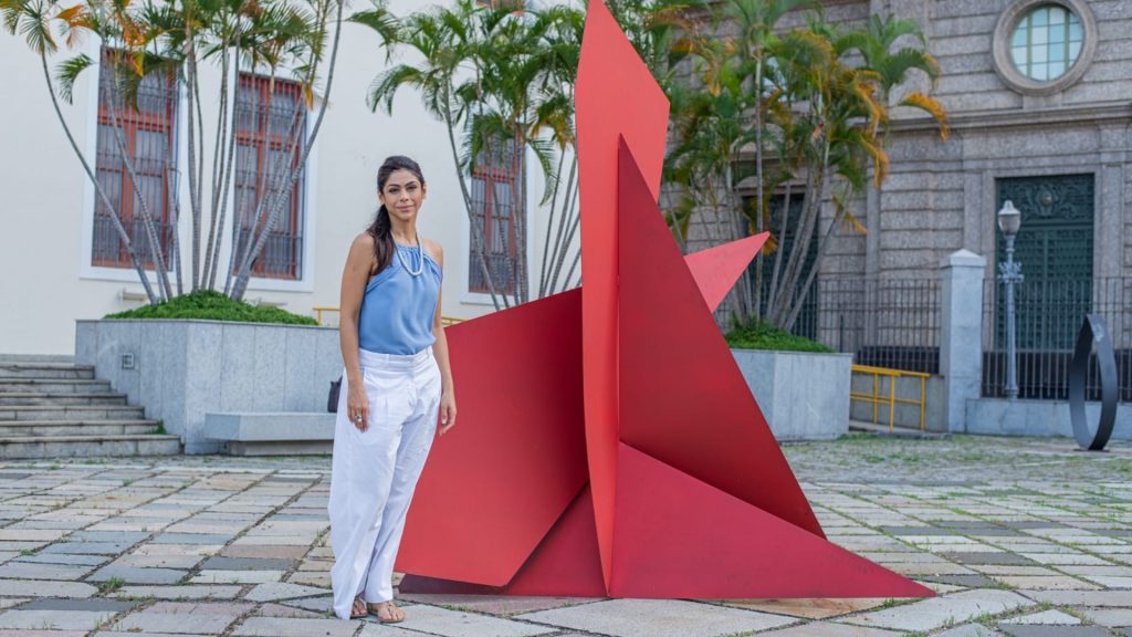 Exposição "Universo Construtivo", da artista plástica Duda Oliveira, ressalta o papel da mulher nas artes