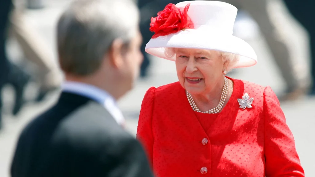 Guarda-roupa real: o estilo de moda único da rainha Elizabeth